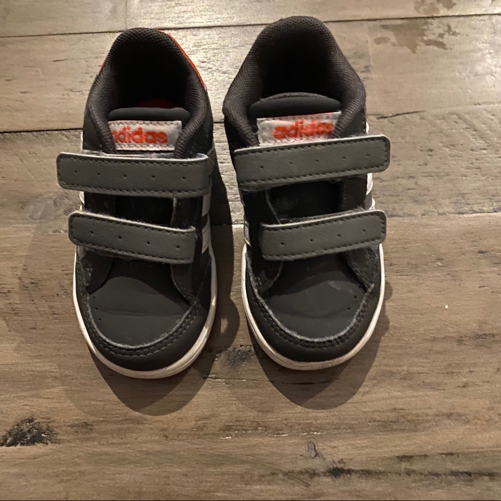 Adidas Toddler Shoes (US 5)